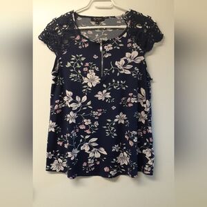Lily Morgan dark blue flowery top - size small